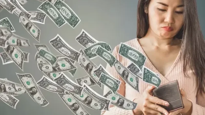 Money leaving wallet
